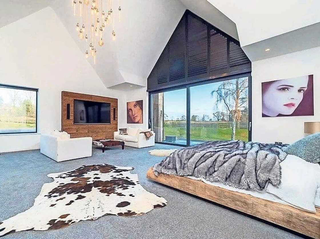 Cristiano Ronaldo's Manchester Mansion. Photo: The Sun. Cristiano Ronaldo's Manchester Mansion. Photo: The Sun.