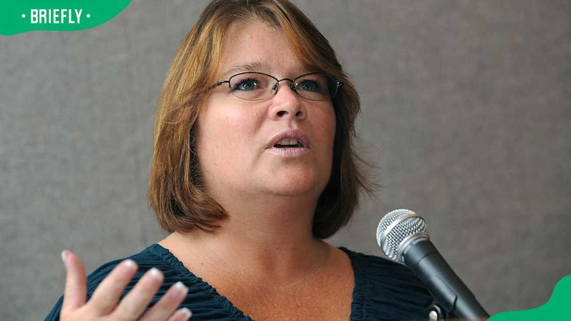 Tina Dugard, Jaycee Dugard's aunt, during a news conference at the Federal Building in 2009