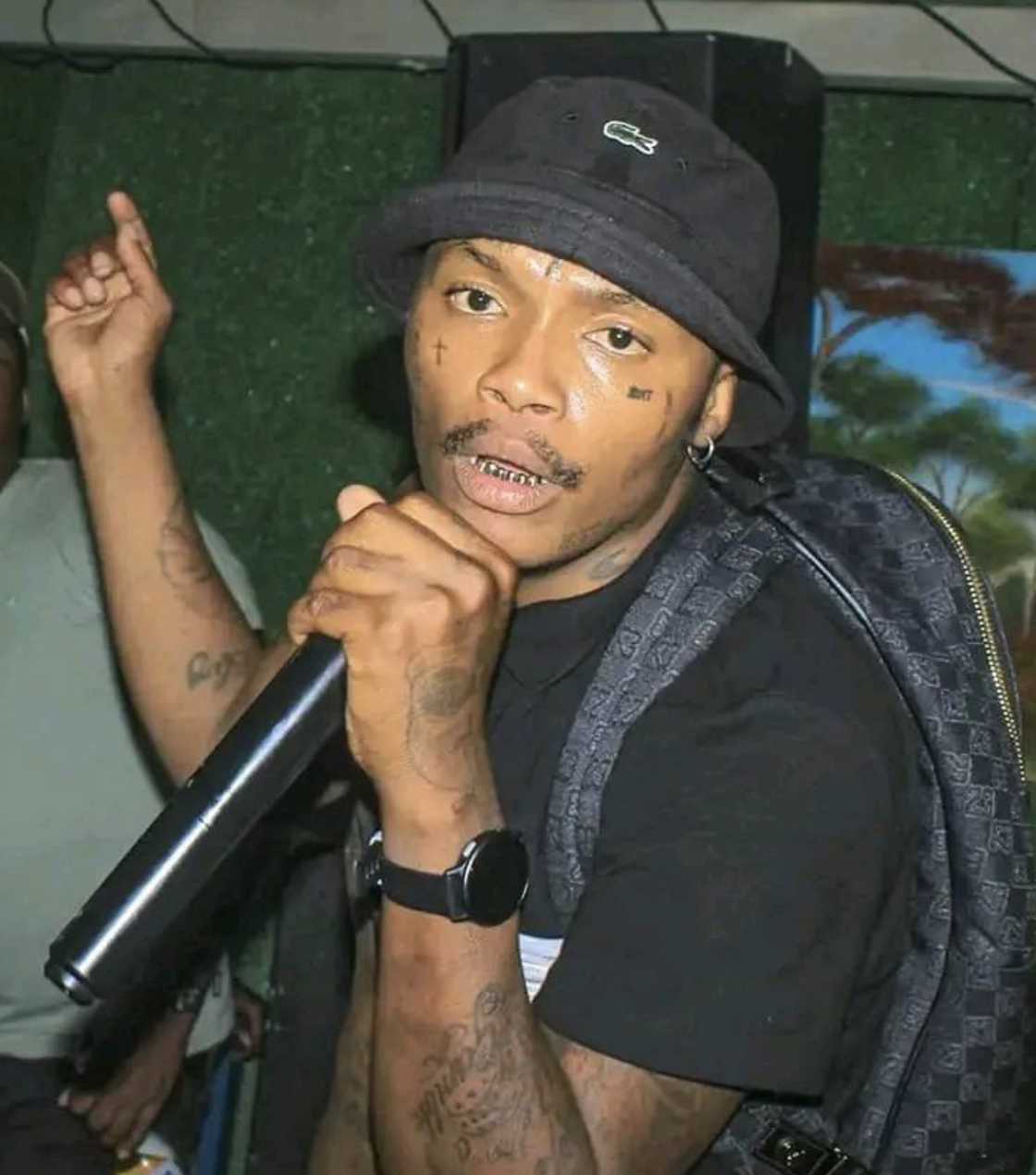 Social media users weighed in on Shebeshxt's salaries for his employees Social media users weighed in on Shebeshxt's salaries for his employees