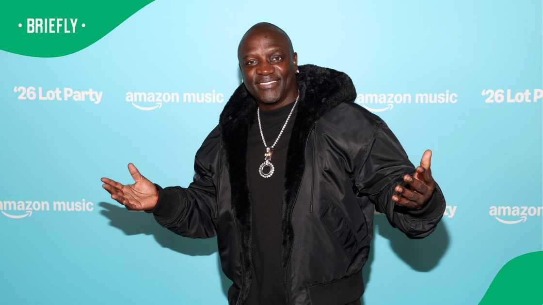 Sizwe Dhlomo calls out Akon for claiming Styles P is Ghanaian Sizwe Dhlomo calls out Akon for claiming Styles P is Ghanaian