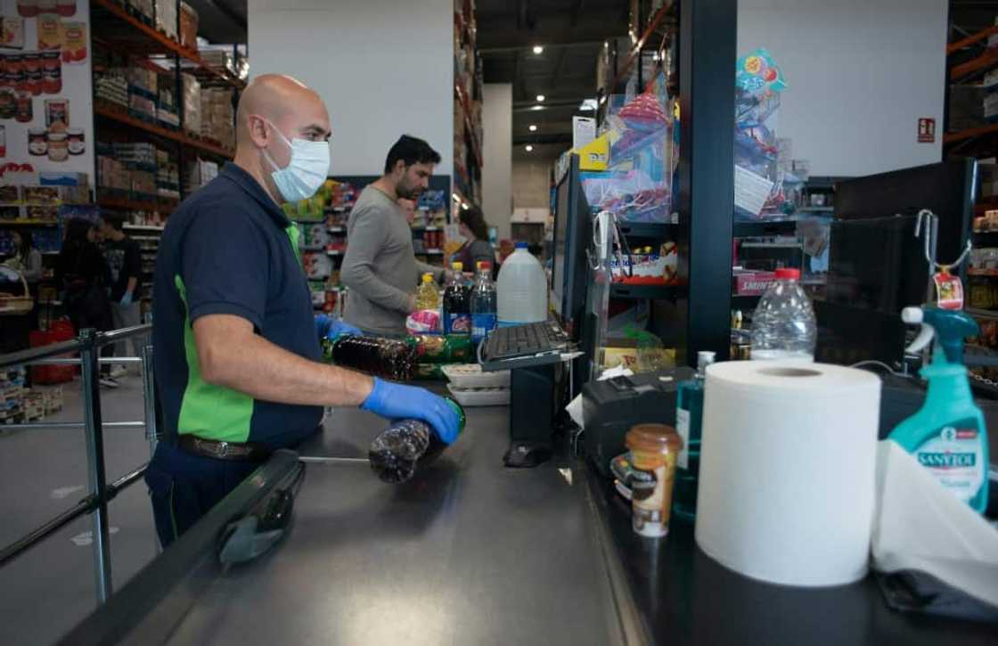 Scanning barcodes speeds checkout and gives supermarkets a real time view of sales and inventory Scanning barcodes speeds checkout and gives supermarkets a real time view of sales and inventory