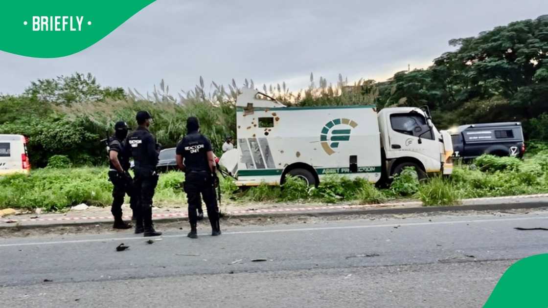 The South African Police Service launched a manhunt for suspects who robbed a cash-in-transit vehicle in Durban, KwaZulu-Natal The South African Police Service launched a manhunt for suspects who robbed a cash-in-transit vehicle in Durban, KwaZulu-Natal