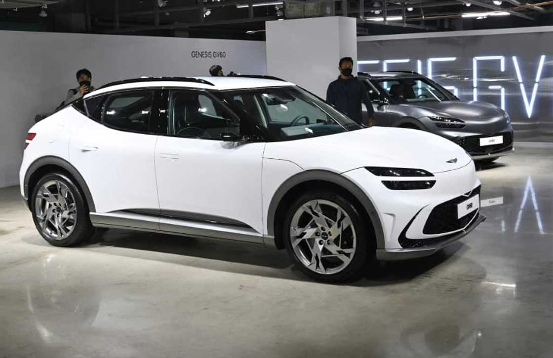 Hyundai Motor aims to sell two million electric vehicles a year by 2030, accounting for 34 percent of its sales compared to 8 percent this year Hyundai Motor aims to sell two million electric vehicles a year by 2030, accounting for 34 percent of its sales compared to 8 percent this year