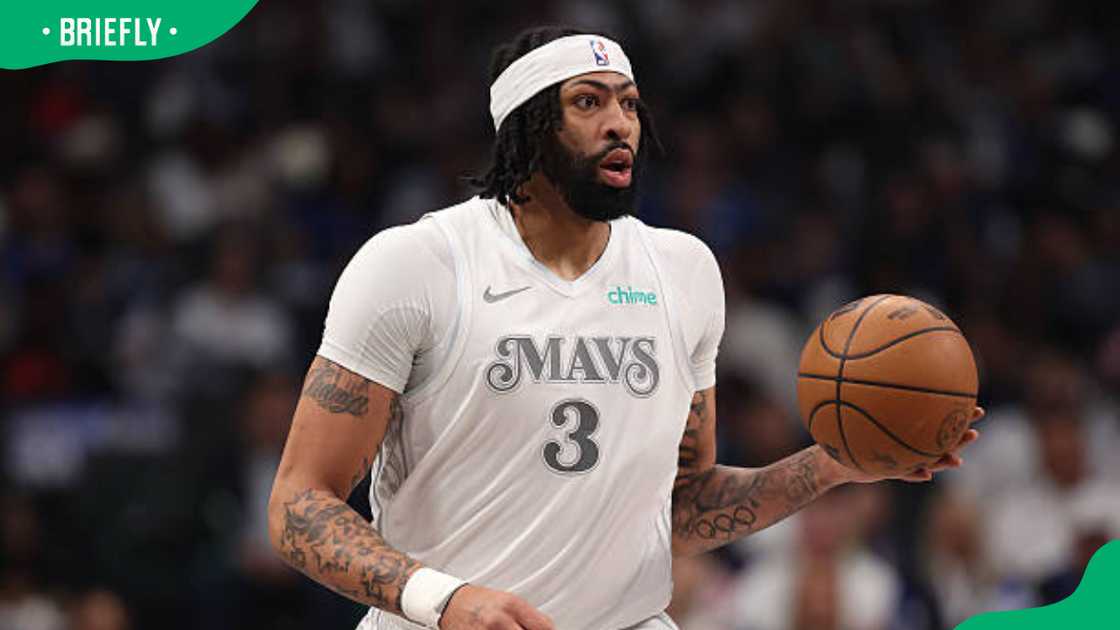 Anthony Davis of the Dallas Mavericks during the first half against the Toronto Raptors Anthony Davis of the Dallas Mavericks during the first half against the Toronto Raptors