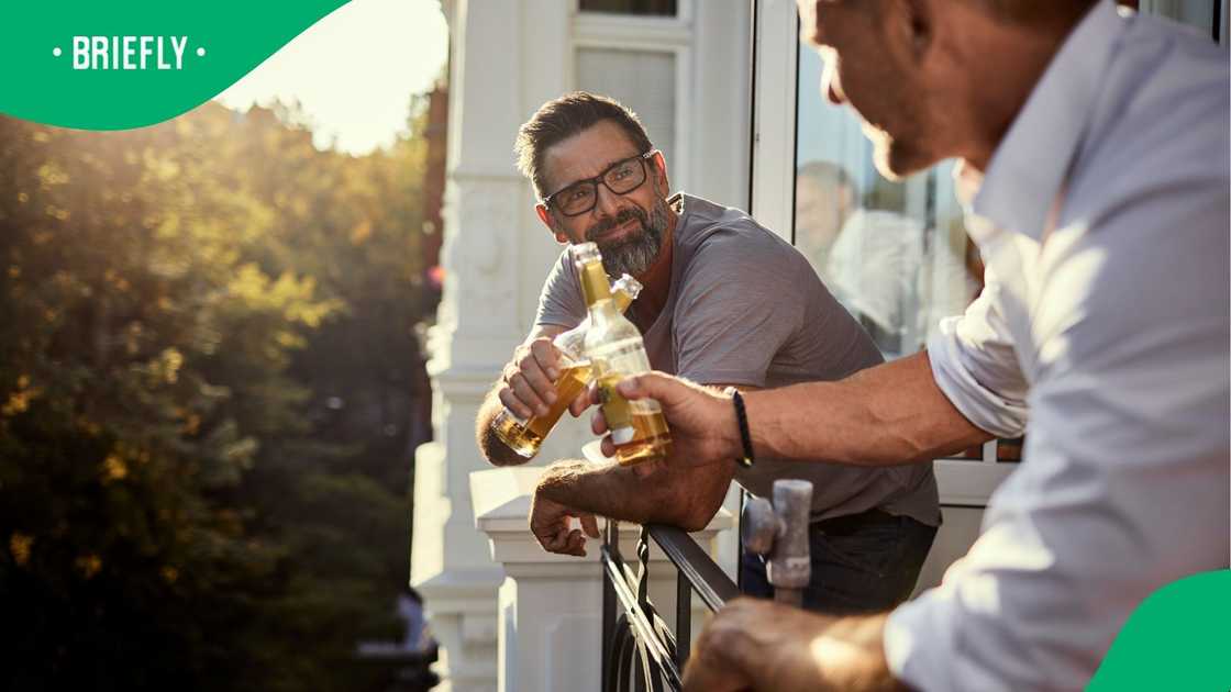 Men hilariously struggle to navigate stairs after drinking Men hilariously struggle to navigate stairs after drinking