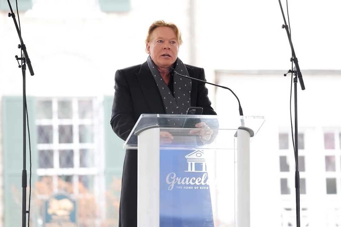 Axl Rose speaks at the public memorial for Lisa Marie Presley Axl Rose speaks at the public memorial for Lisa Marie Presley