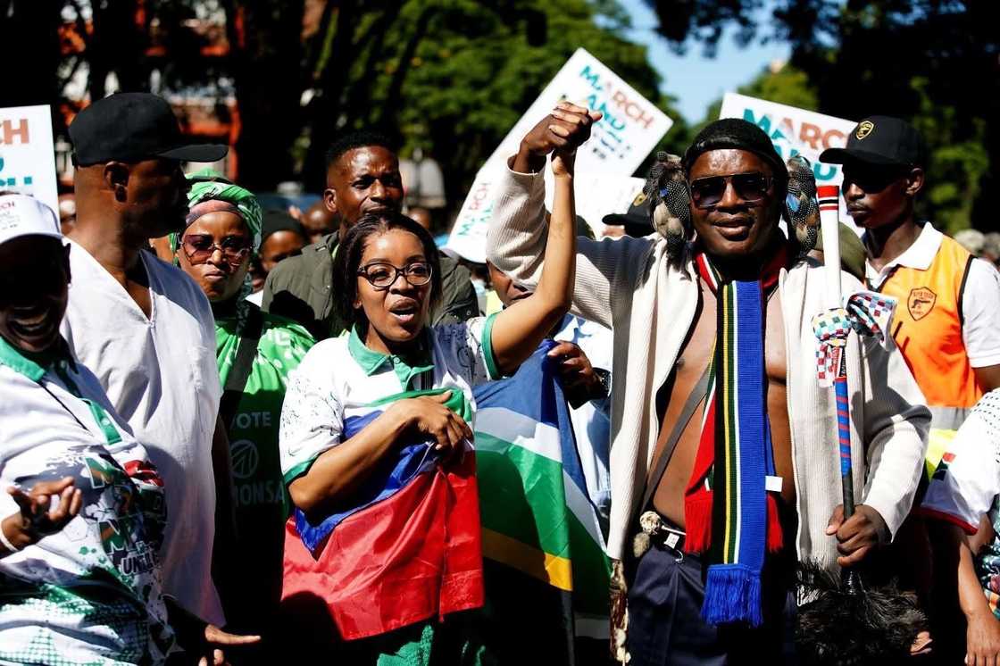 Supporters urged Jacinta Ngobese-Zuma to expose the corrupt police and politicians Supporters urged Jacinta Ngobese-Zuma to expose the corrupt police and politicians