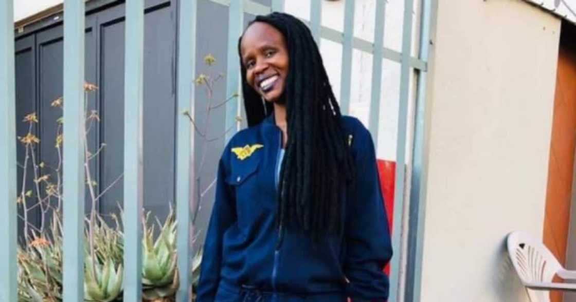 Petrol Attendant Helps Stranded Woman Get Home Safe, Gives Away Last R30 Petrol Attendant Helps Stranded Woman Get Home Safe, Gives Away Last R30