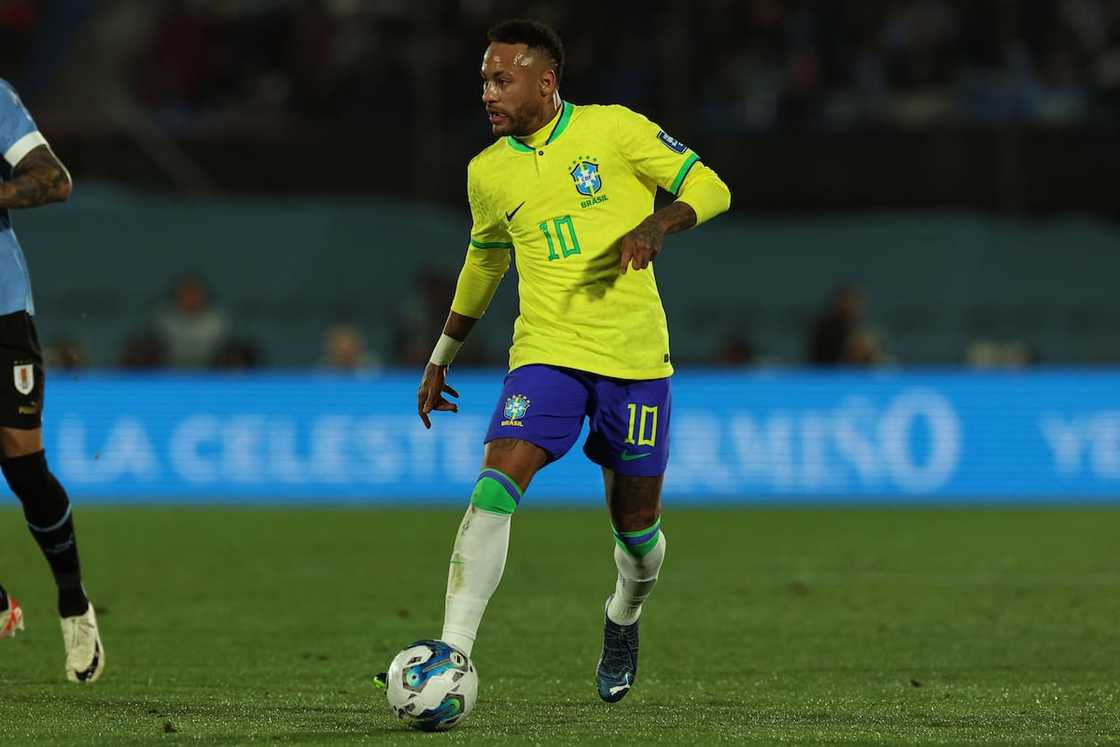 Neymar plays during a match between Brazil and Uruguay Neymar plays during a match between Brazil and Uruguay