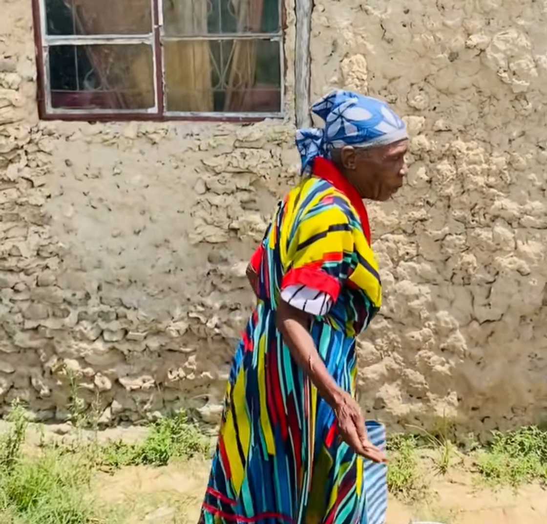Social media users were moved after seeing building materials at a granny's yard Social media users were moved after seeing building materials at a granny's yard