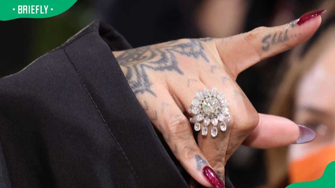 Rihanna’s finger tattoo Rihanna’s finger tattoo