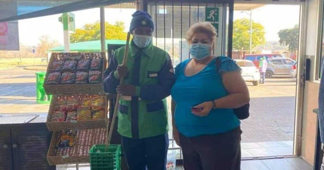 Generous, Man, Returning, Cell Phone, Woman, Cape Town Generous, Man, Returning, Cell Phone, Woman, Cape Town
