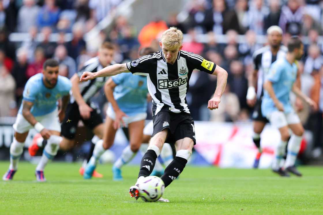 Kieran Trippier, Anthony Gordon, Newcastle United vs Manchester City