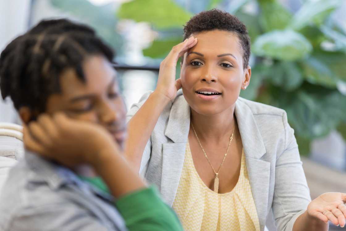 Mom argues with teen son Mom argues with teen son