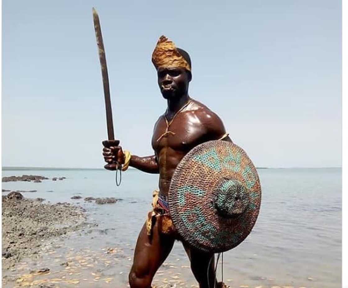 African weapons and armor - history and facts with pics African weapons and armor - history and facts with pics