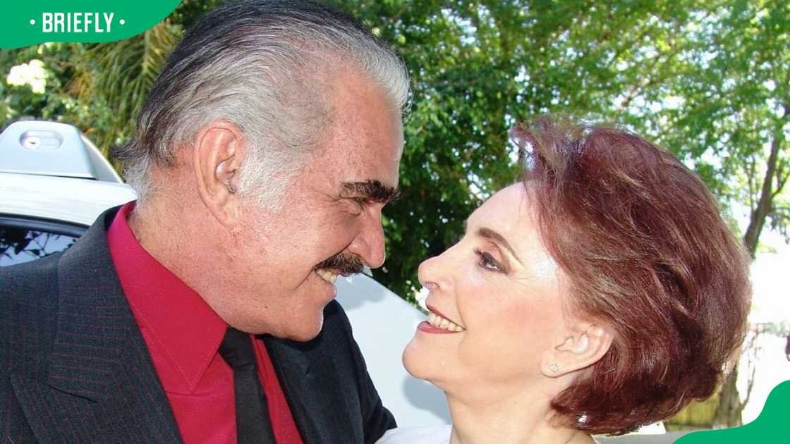 Doña Cuquita and Vicente Fernández
