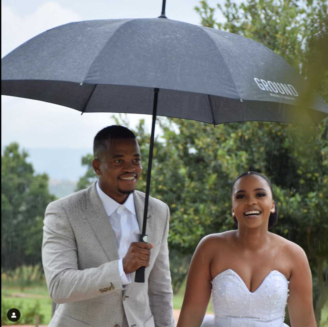 Mpho Popps and his wife Letoya have been married. Mpho Popps and his wife Letoya have been married.