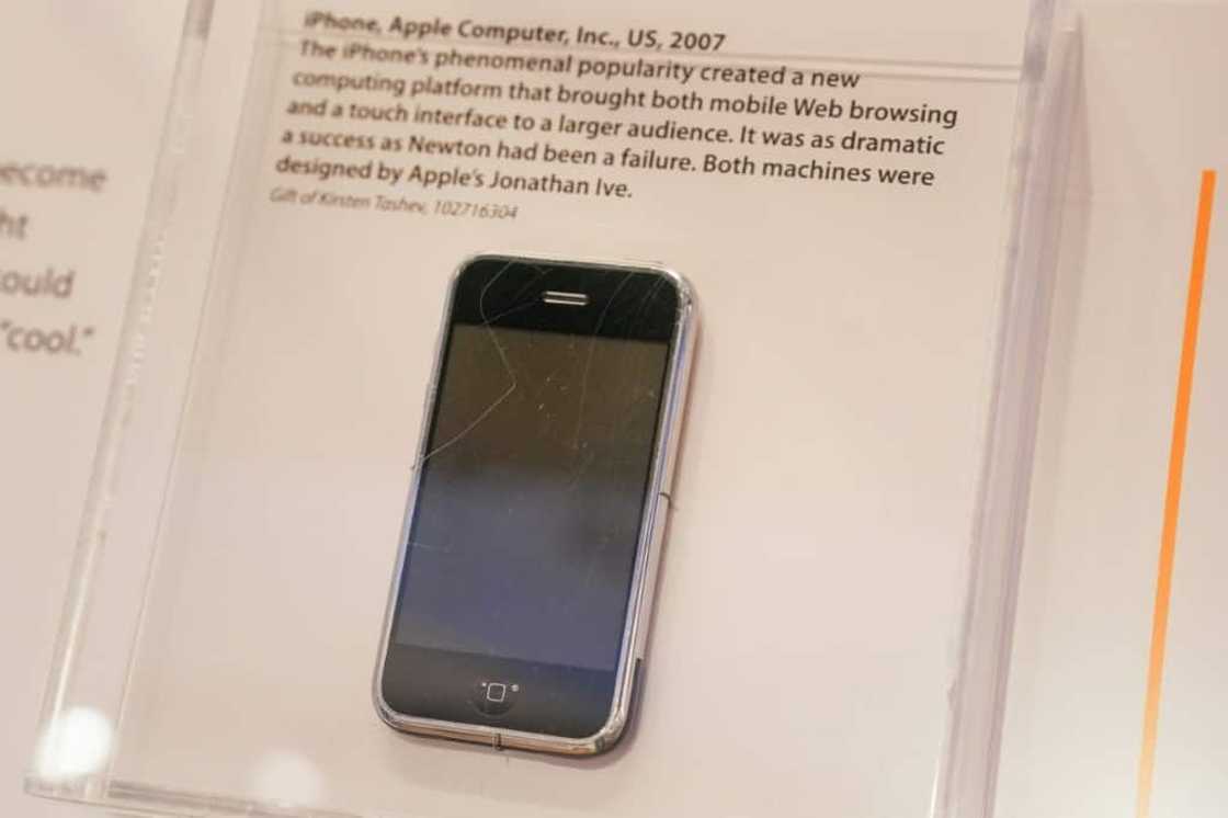 Apple has been making inroads in business, getting help from iPhone lovers using their smartphones for work and Macs becoming more compatible with programs used on the job Apple has been making inroads in business, getting help from iPhone lovers using their smartphones for work and Macs becoming more compatible with programs used on the job