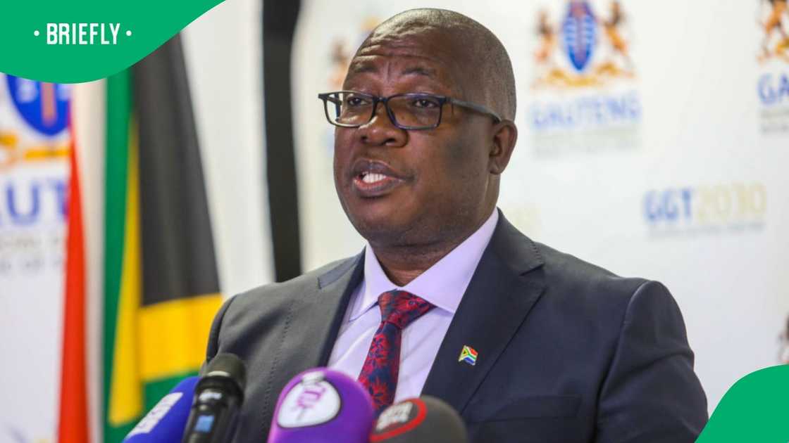 South Africans roasted Premier Panyaza Lesufi for visiting MEC Lebogang Maile's home with a fleet of luxury vehicles South Africans roasted Premier Panyaza Lesufi for visiting MEC Lebogang Maile's home with a fleet of luxury vehicles