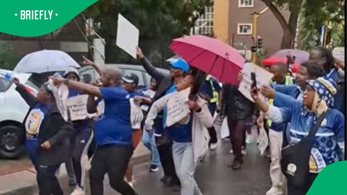Doctor graduates protest for jobs