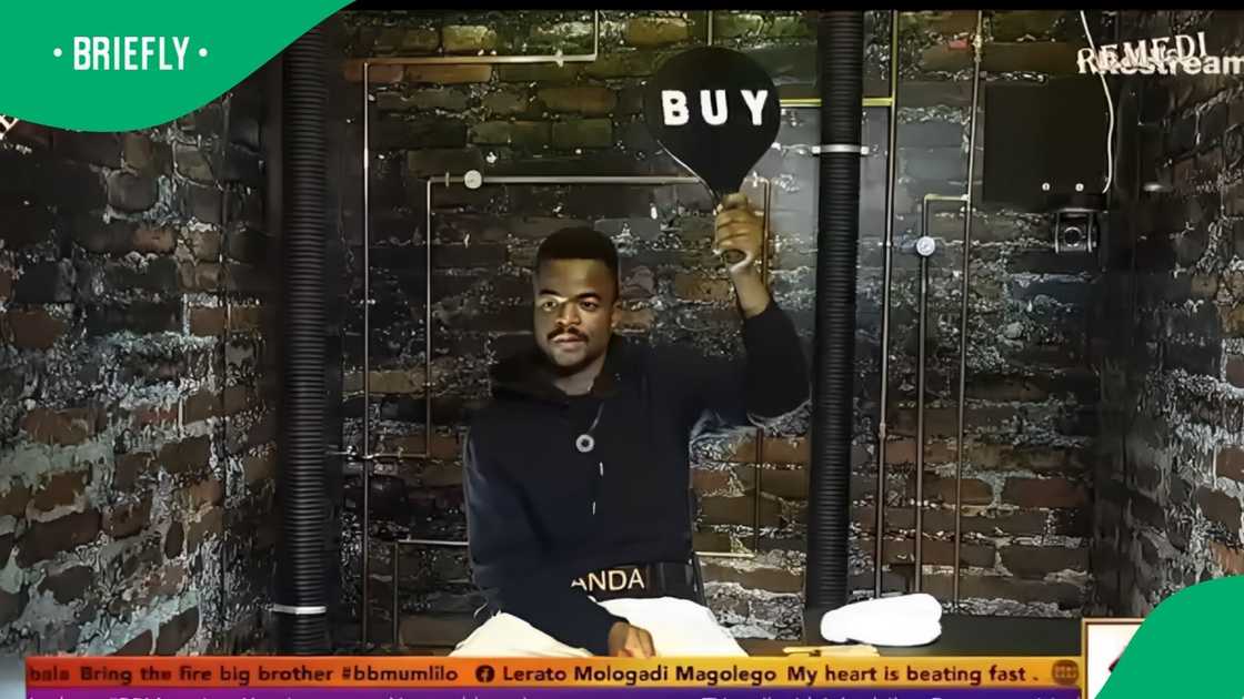 Uyanda shows love to friend Abobo Uyanda shows love to friend Abobo