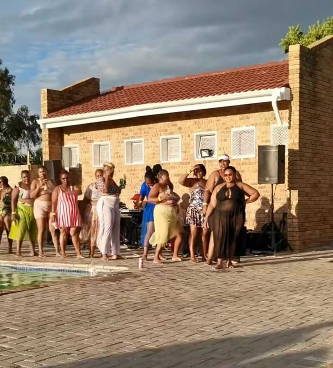 Plus-sized women amazed South Africans with their impressive walk on the runway. Plus-sized women amazed South Africans with their impressive walk on the runway.