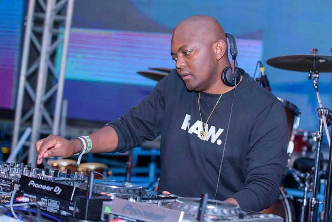 The best South African house djs The best South African house djs