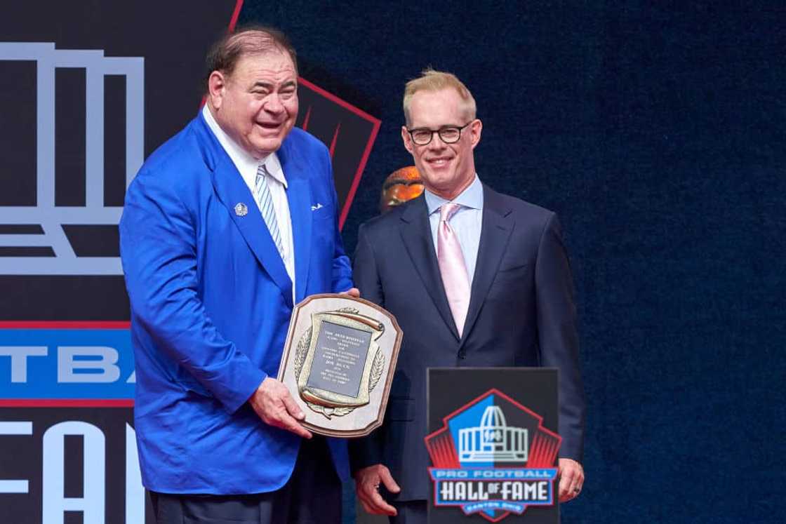 Joe Buck: net worth, age, children, wife, salary, hall of fame, education, profiles Joe Buck: net worth, age, children, wife, salary, hall of fame, education, profiles