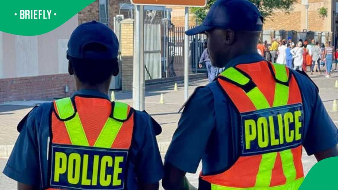 SAPS officers SAPS officers