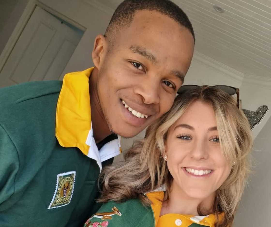 Social media users told a lady that in Pretoria, a R10 note is called a jacket Social media users told a lady that in Pretoria, a R10 note is called a jacket