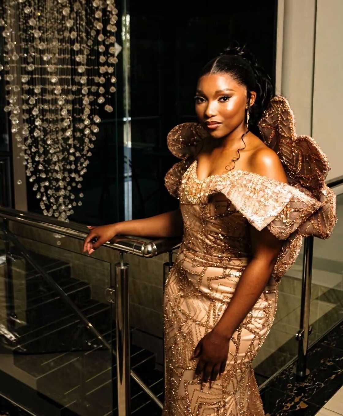 A Grade 12 learner showcased her mom’s talent in tailoring her matric dance dress, impressing South Africans.