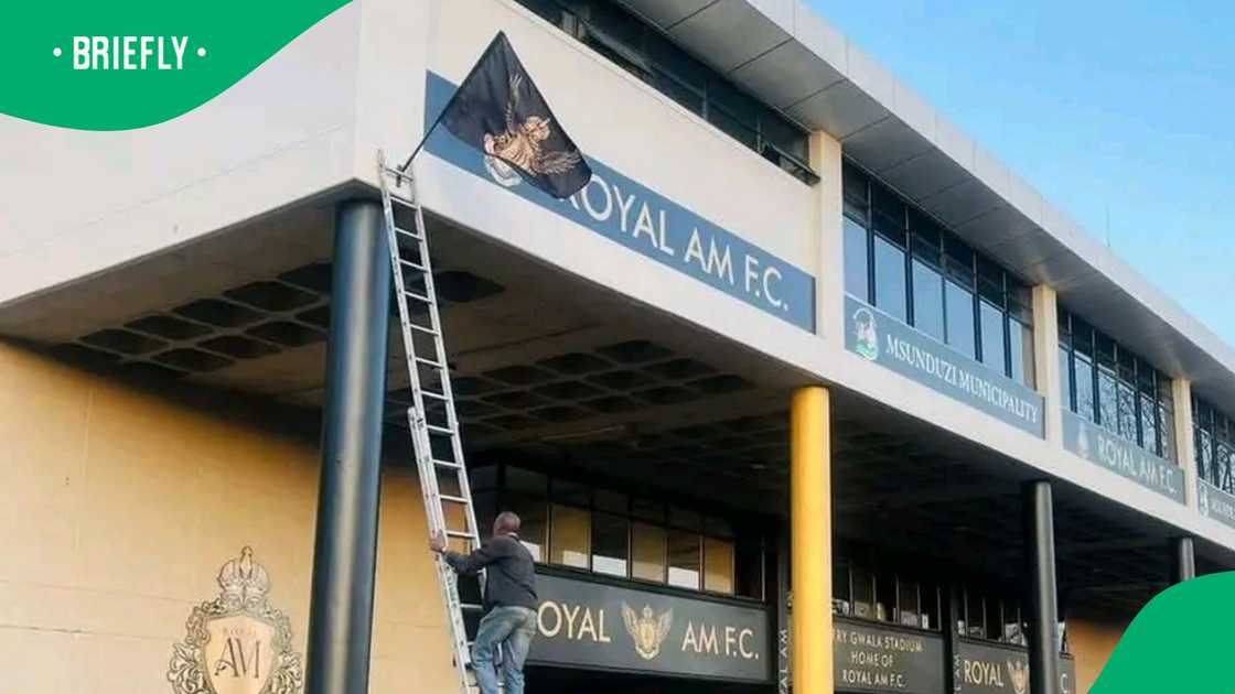 Former Royal AM head coach, Khabo Zondo, has stirred controversy with his recent comments on the club’s struggles, particularly his praise for the club’s state-of-the-art facilities. Former Royal AM head coach, Khabo Zondo, has stirred controversy with his recent comments on the club’s struggles, particularly his praise for the club’s state-of-the-art facilities.