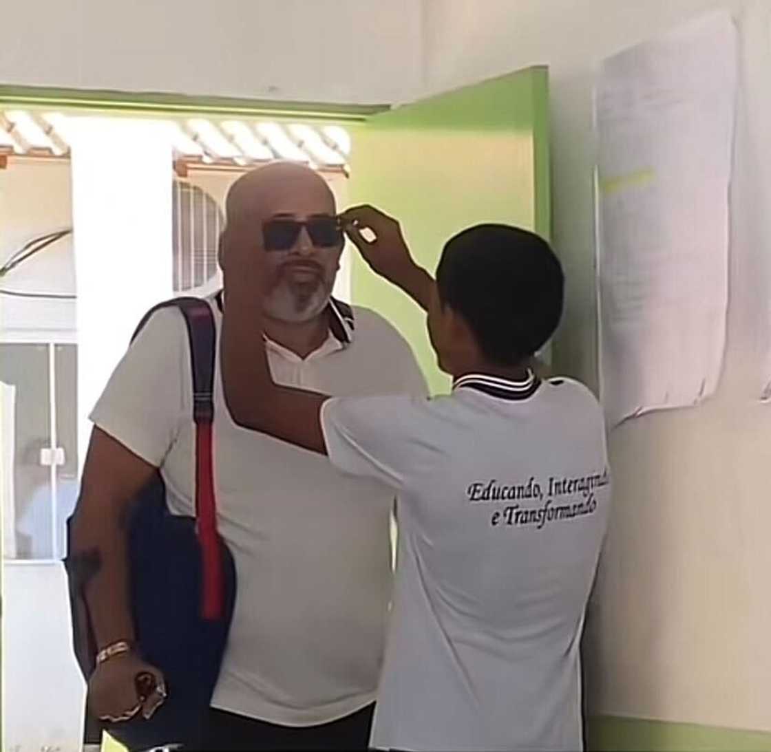 A group of pupils were captured helping their teacher with a disability, which touched many people in South Africa. A group of pupils were captured helping their teacher with a disability, which touched many people in South Africa.