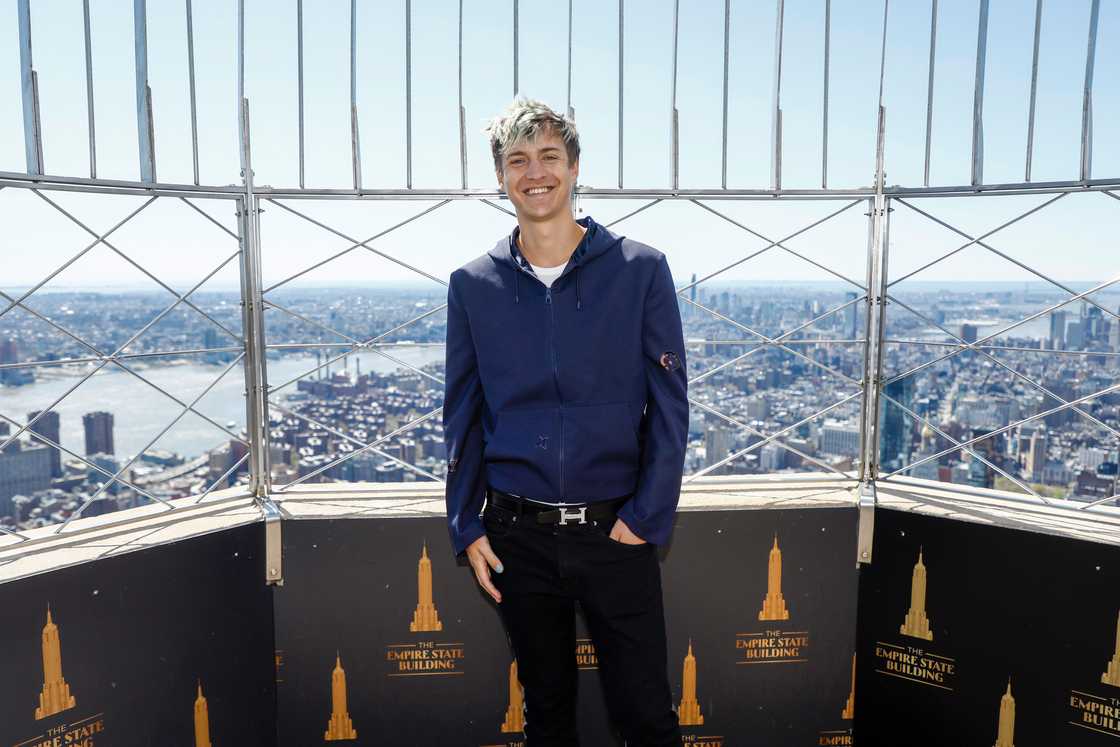Ninja at the Empire State Building Ninja at the Empire State Building