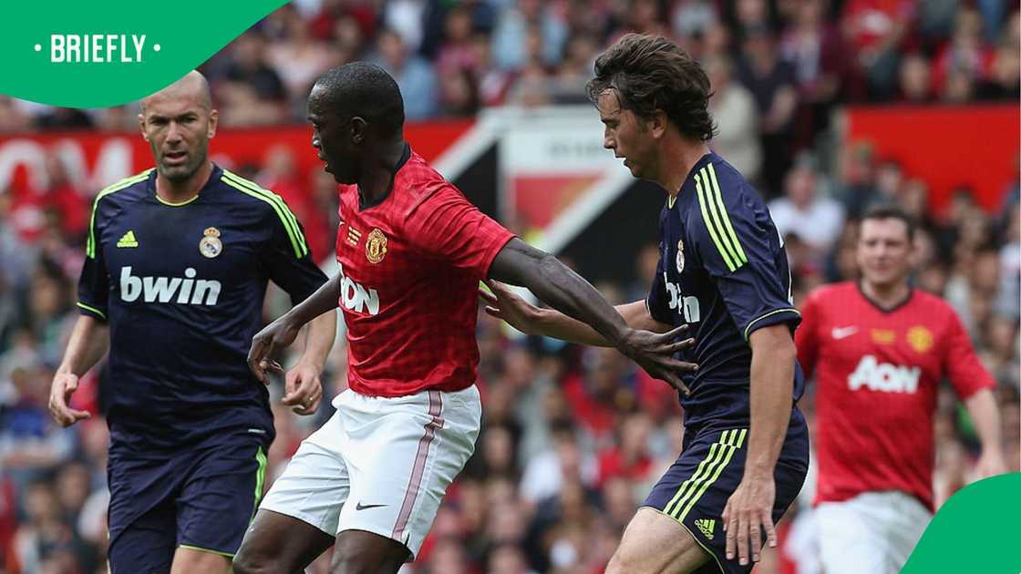 Dwight Yorke in talks with Kaizer Chiefs Dwight Yorke in talks with Kaizer Chiefs