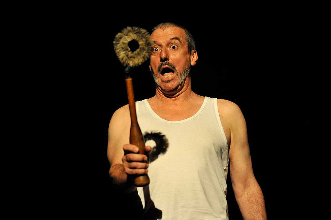 Dawid Minnaar as Pa Ubu in Handspring Puppet Company's production Ubu and the Truth Commission Dawid Minnaar as Pa Ubu in Handspring Puppet Company's production Ubu and the Truth Commission