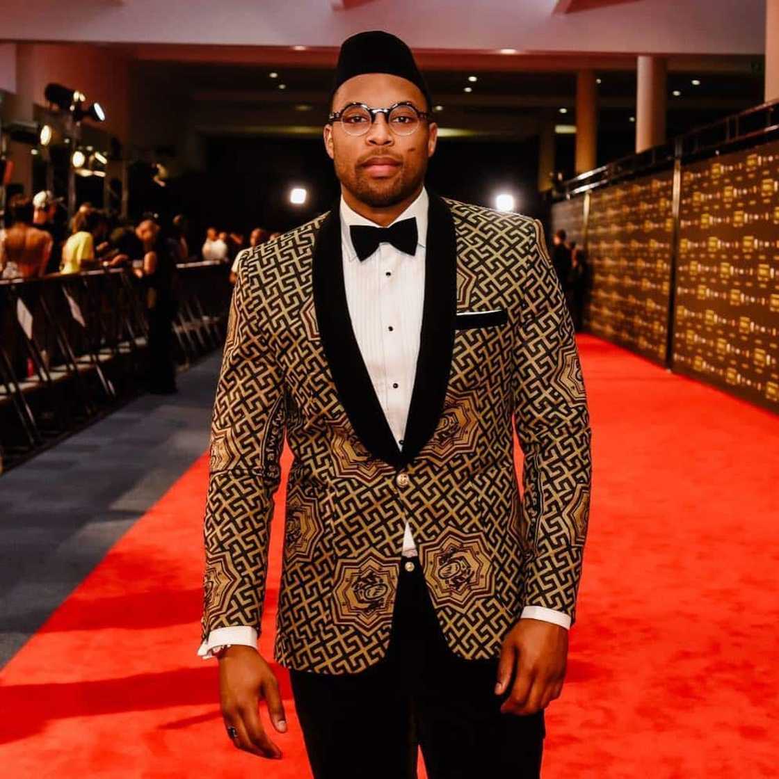 Sizwe Dhlomo biography: age, education, Forex, cars, and Instagram Sizwe Dhlomo biography: age, education, Forex, cars, and Instagram