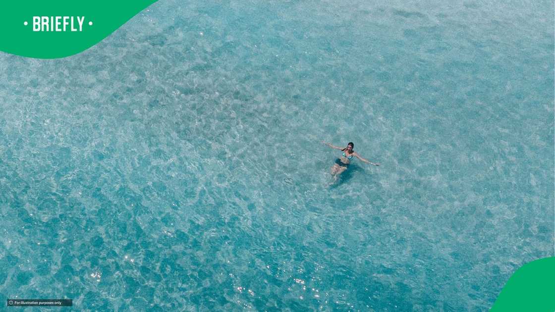 18 year old swims English Channel and makes history 18 year old swims English Channel and makes history