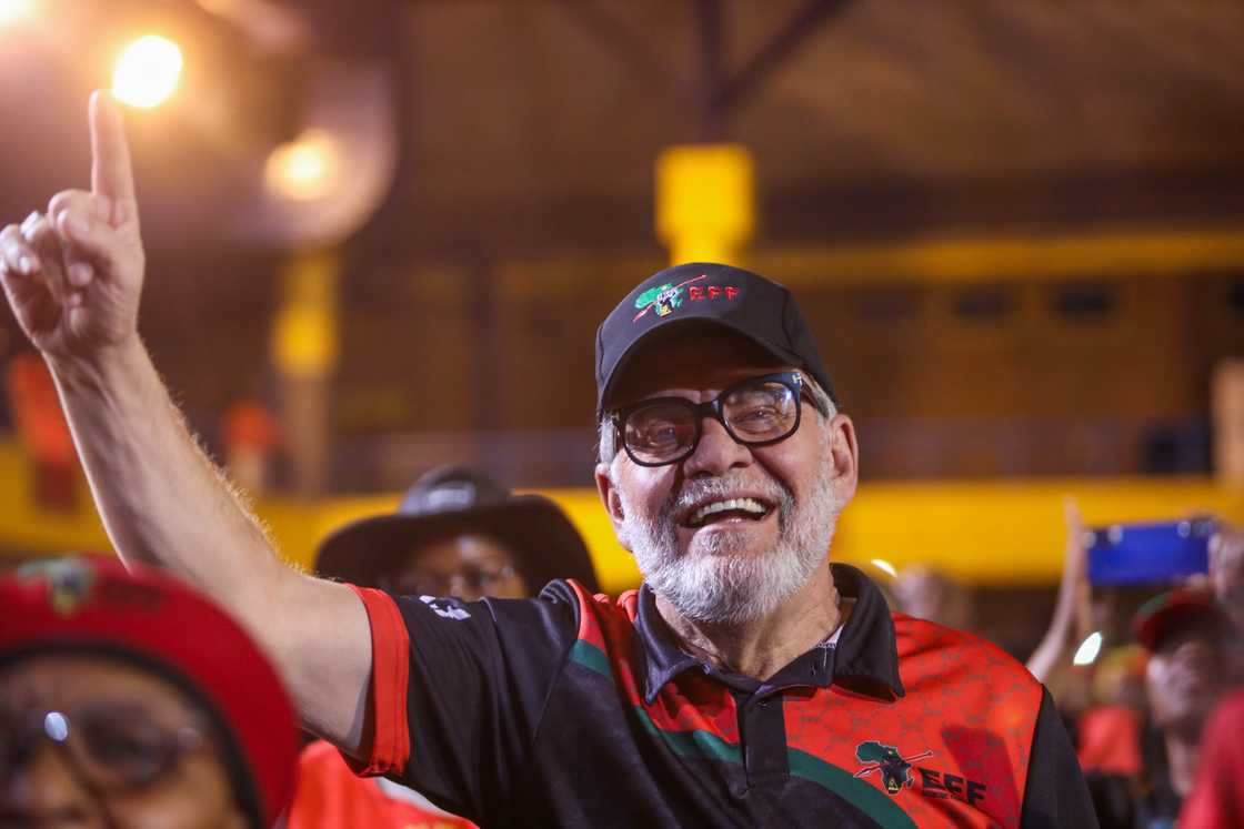 Carl Niehaus remains a proud EFF member. Carl Niehaus remains a proud EFF member.