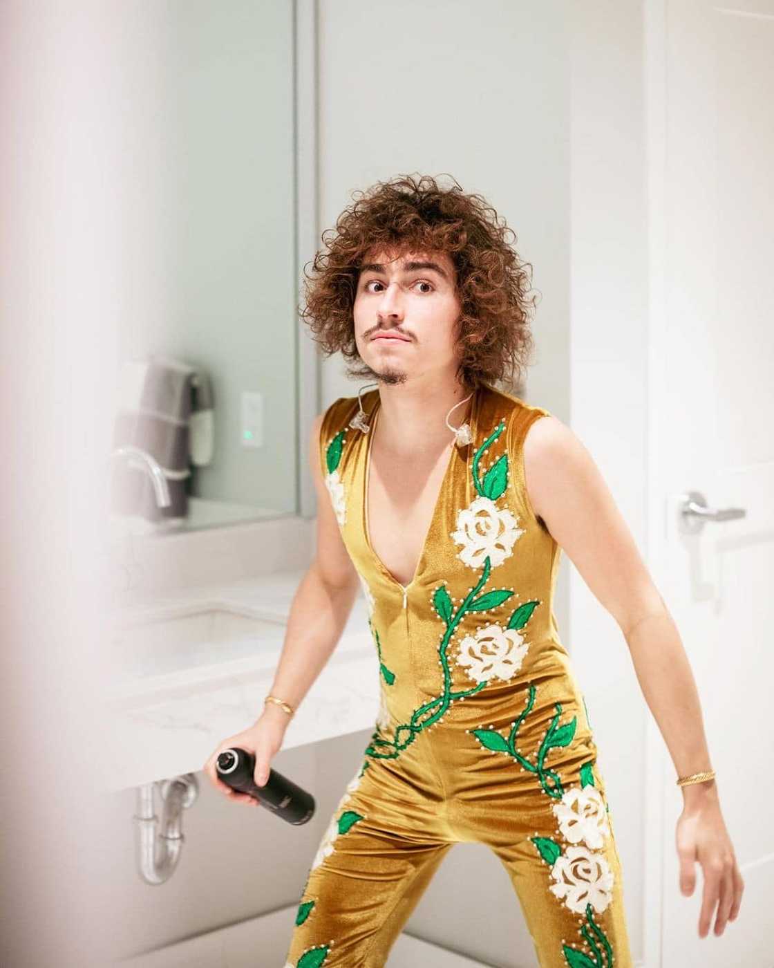 Are Josh and Jake Kiszka identical twins? Are Josh and Jake Kiszka identical twins?