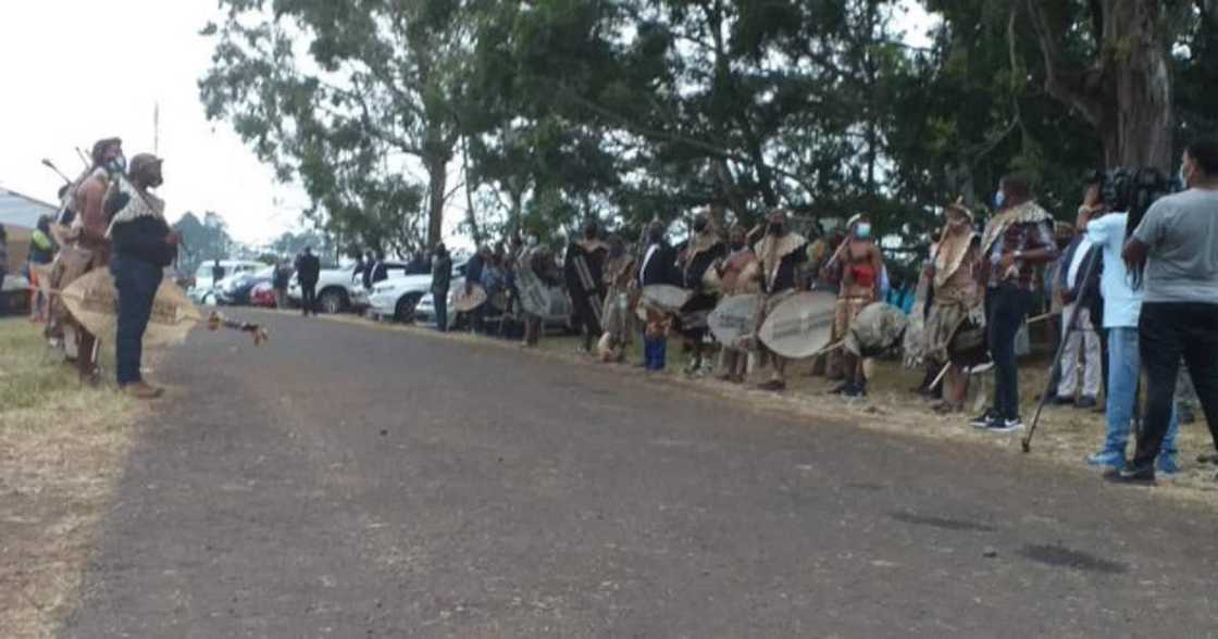 King Goodwill Zwelithini's body greeted with ceremony as it arrives at Palace