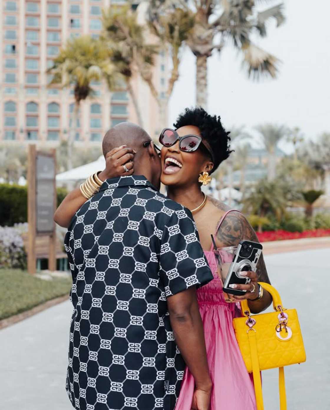 Khuli Chana is married to Lamiez Holworthy. Khuli Chana is married to Lamiez Holworthy.