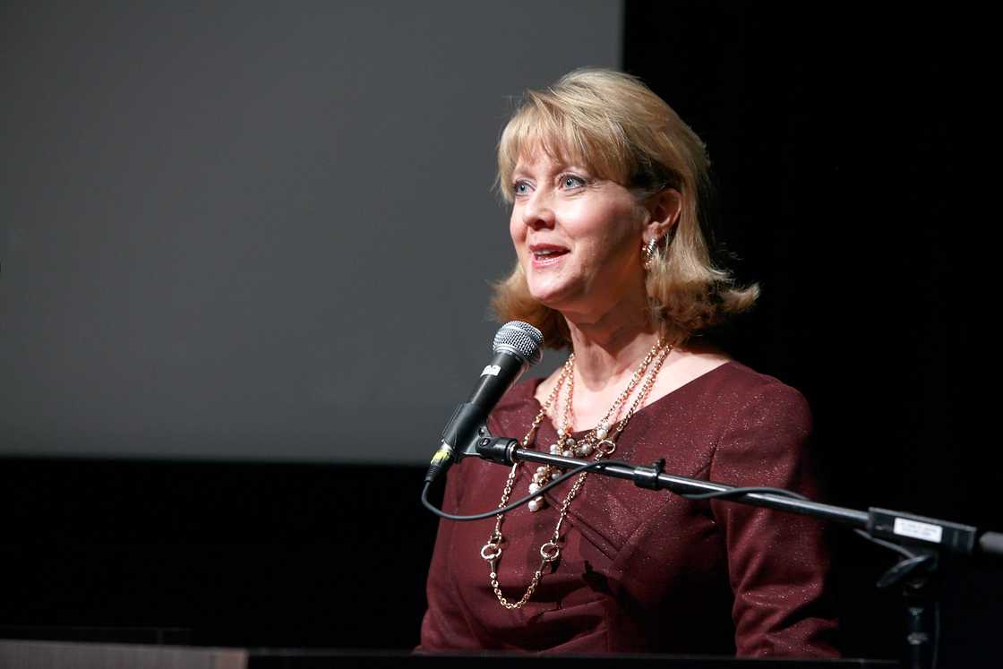 Mary Beth Roe from QVC speaks at the National Women's History Museum (NWHM) Hosts Exclusive Cocktail Reception Honouring Jennifer Siebel Newson and Dolores Huerta Mary Beth Roe from QVC speaks at the National Women's History Museum (NWHM) Hosts Exclusive Cocktail Reception Honouring Jennifer Siebel Newson and Dolores Huerta