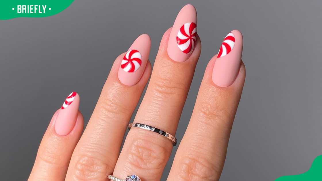 Peppermint Candy nail design Peppermint Candy nail design