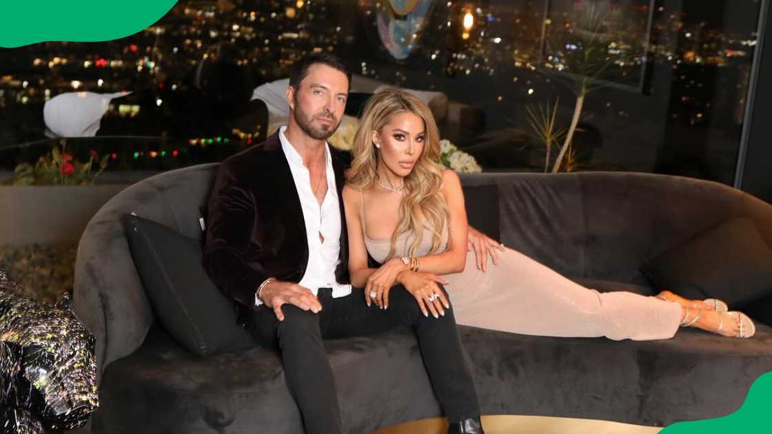 Jody Glidden and Lisa Hochstein in Los Angeles City. Jody Glidden and Lisa Hochstein in Los Angeles City.