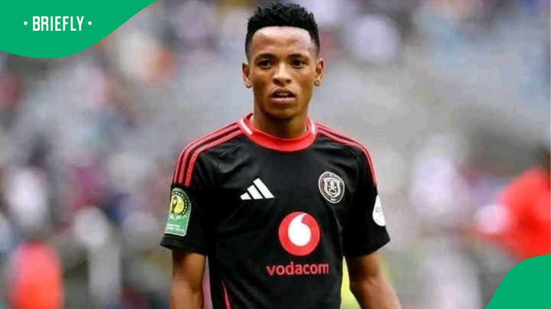 Orlando Pirates starlet Relebohile Mofokeng standing confidently on the field, as football legend Siyabonga Nomvethe backs his potential move to Europe.