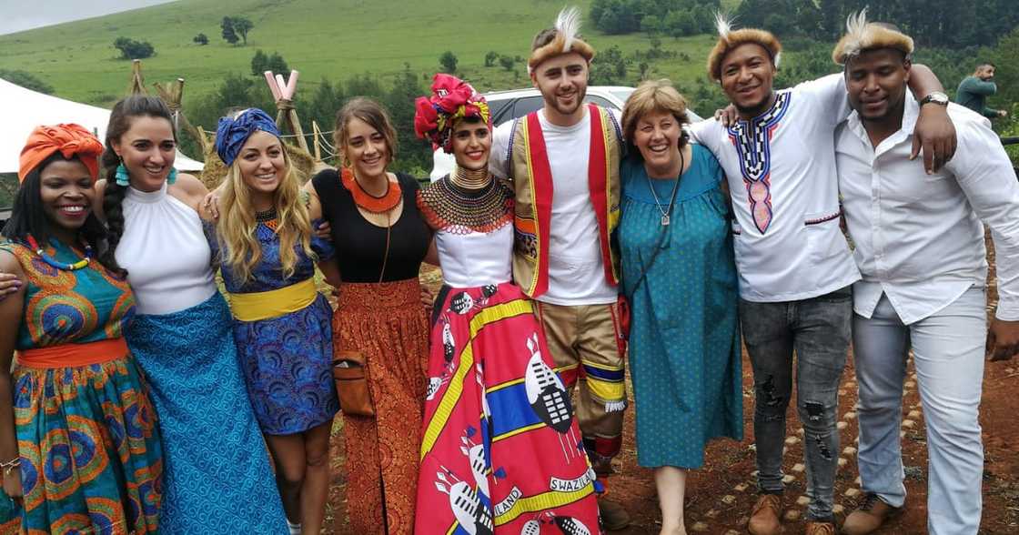 White couple celebrates Zulu wedding and Mzansi loves it.