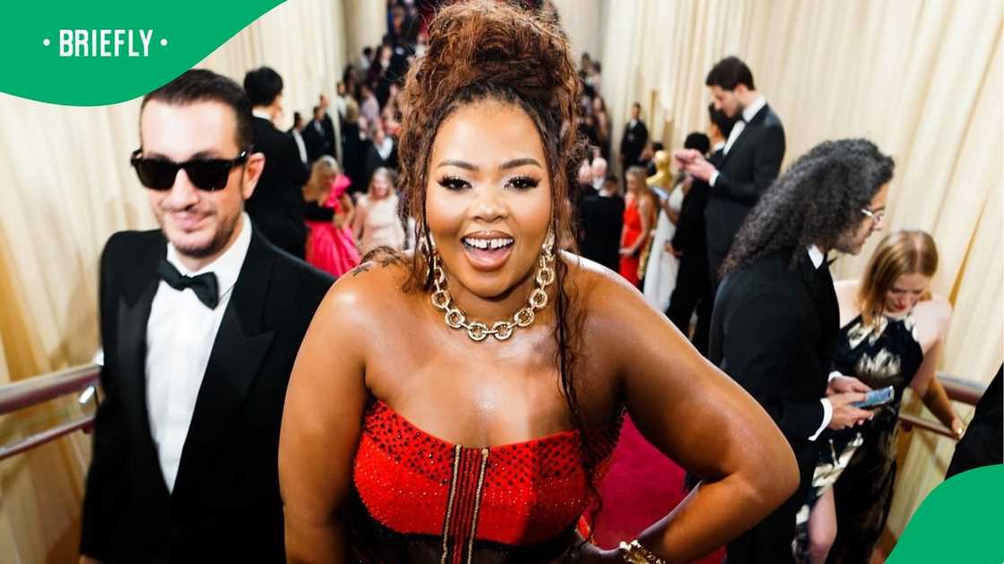 Anele Mdoda defends her bestie, Sizwe Dhlomo Anele Mdoda defends her bestie, Sizwe Dhlomo
