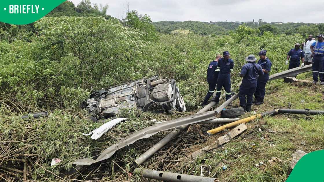 The light motor vehicle landed on its roof after the collision The light motor vehicle landed on its roof after the collision