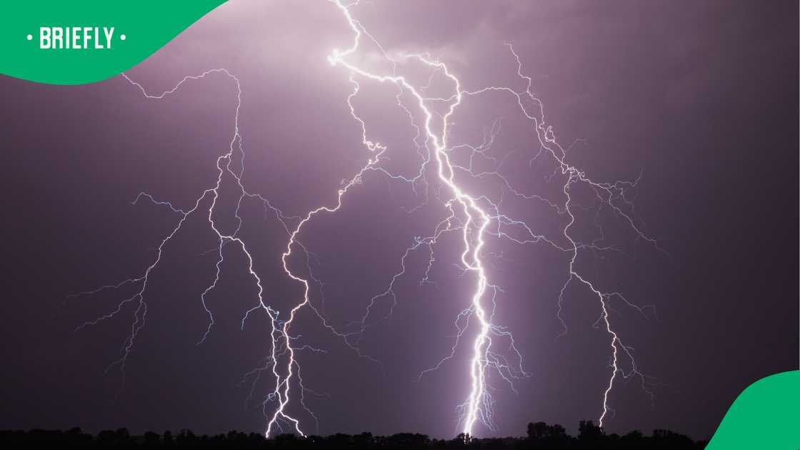 American man survives a lightning strike just feet from his car